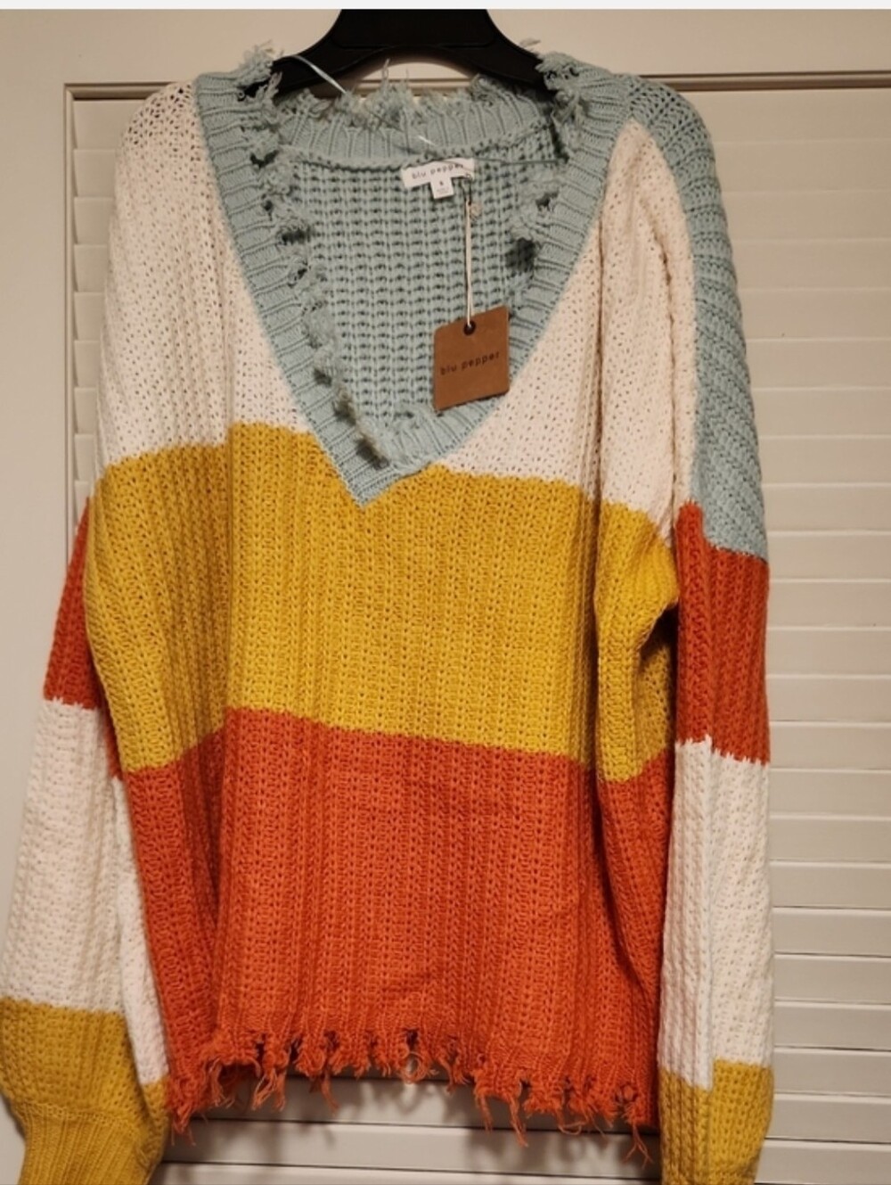 Distressed V-Neck Colorblock Sweater - Picture 3 of 3